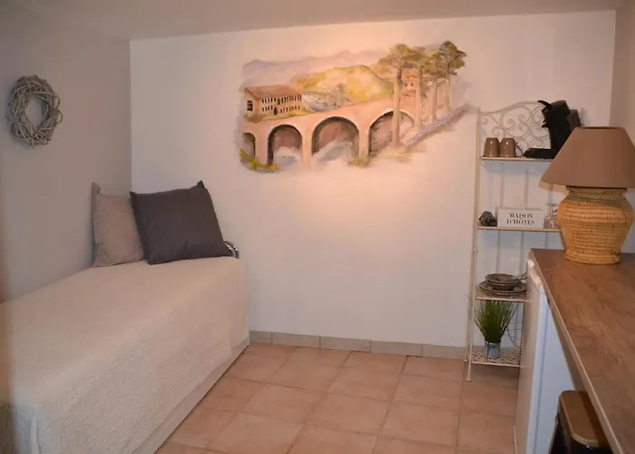 Maison Sous Le Pont Bed & Breakfast