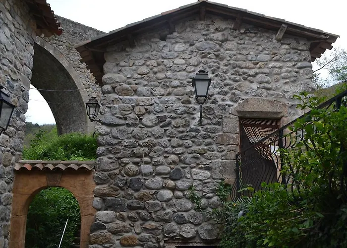 Maison Sous Le Pont Bed & Breakfast 4*