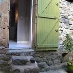Maison Sous Le Pont Bed & Breakfast 4*