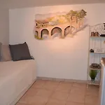 Maison Sous Le Pont Bed & Breakfast
