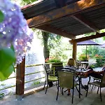 Maison Sous Le Pont Bed & Breakfast 4*