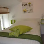 Maison Sous Le Pont Bed & Breakfast 4*