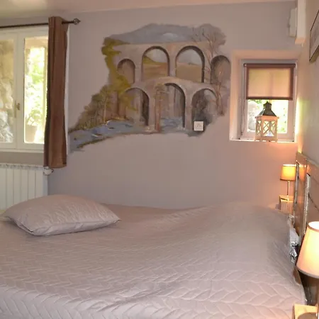 Maison Sous Le Pont Bed & Breakfast