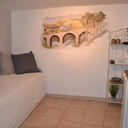 Maison Sous Le Pont Bed and breakfast