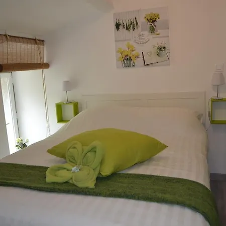 Maison Sous Le Pont Bed and breakfast *